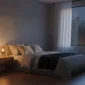 Tmavá pokojná spálňa s jemným svetlom nočnej lampy